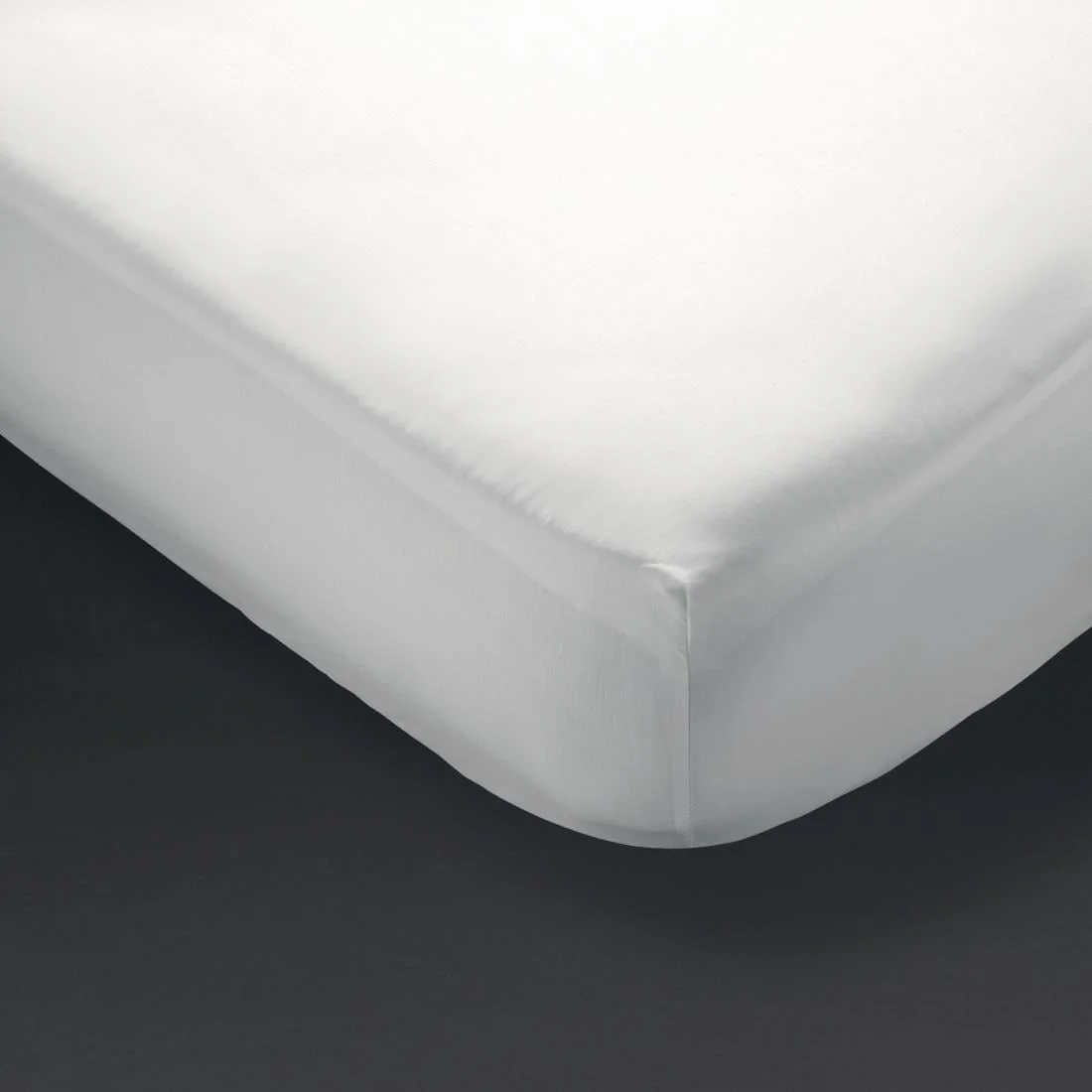 Mitre Comfort Percale Fitted Sheet White Super King - Image 1