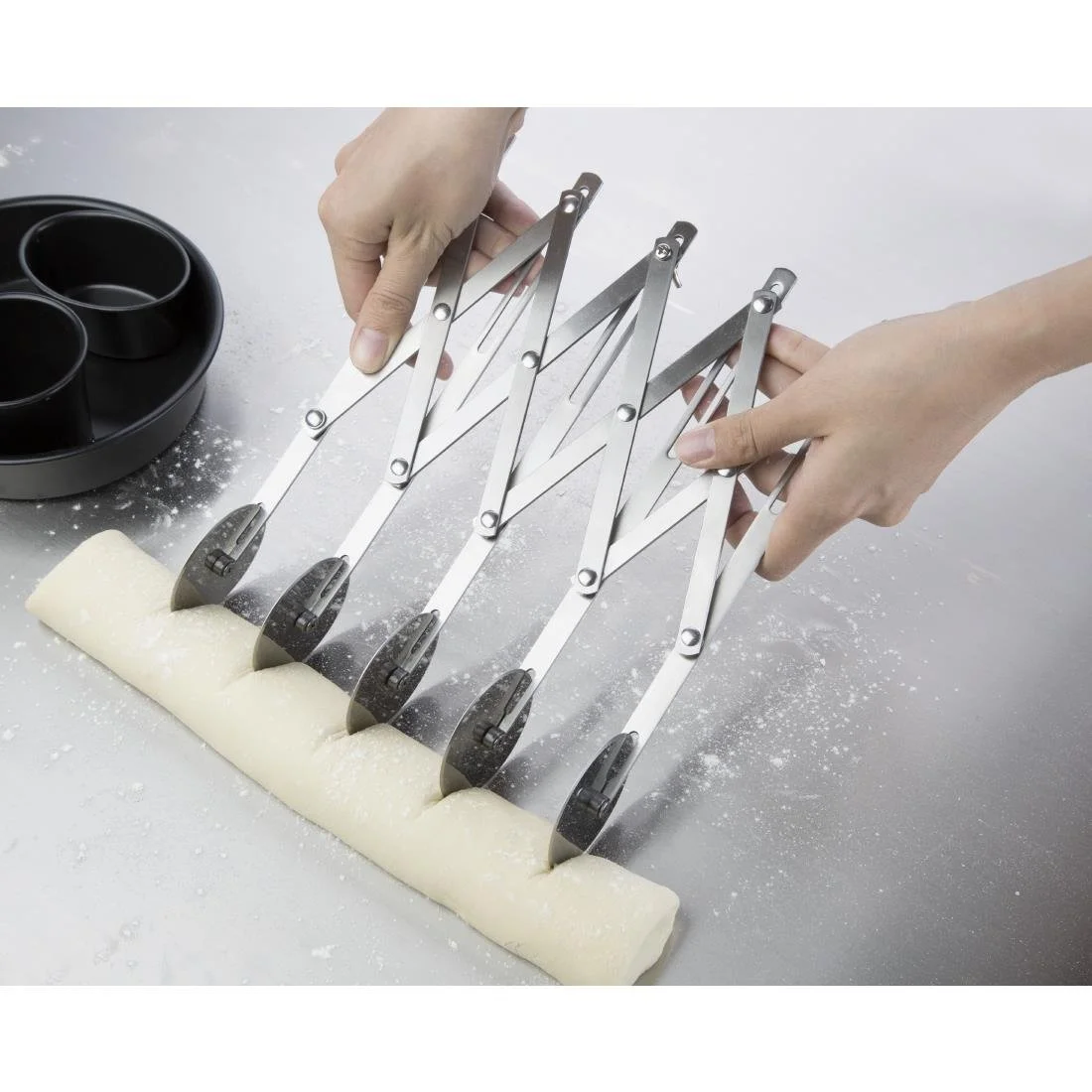 Vogue 5 Wheel Dough Cutter - Image 5