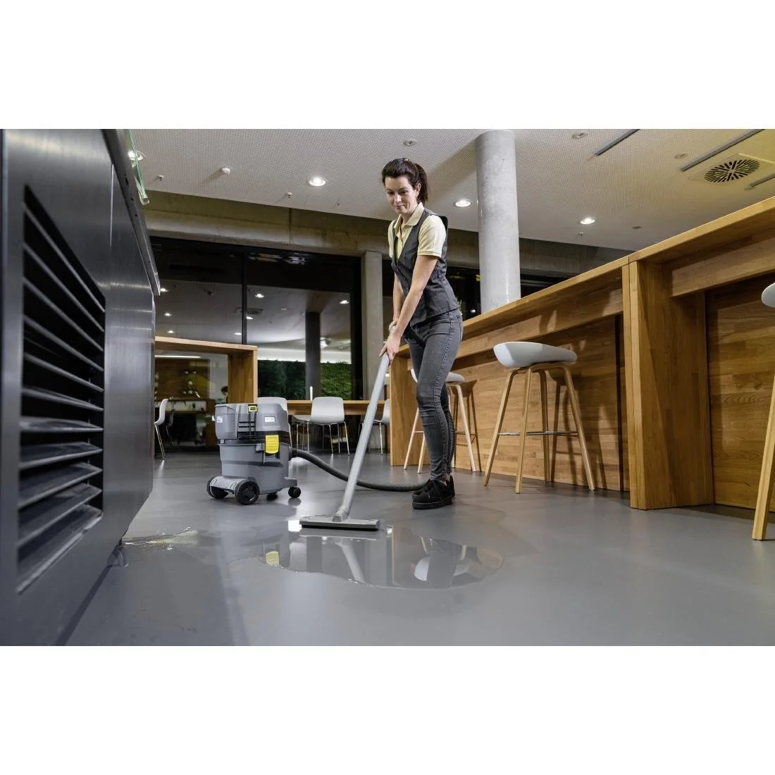 Karcher Battery Wet and Dry Vacuum NT 22/1 AP BP Without Battery and Charger - Image 4