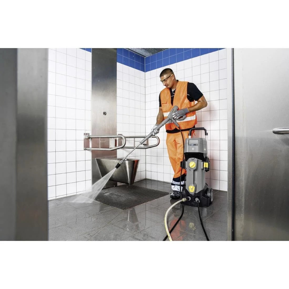 Karcher Battery High Pressure Cleaner HD 4/11 C BP Without Battery and Charger - Image 7