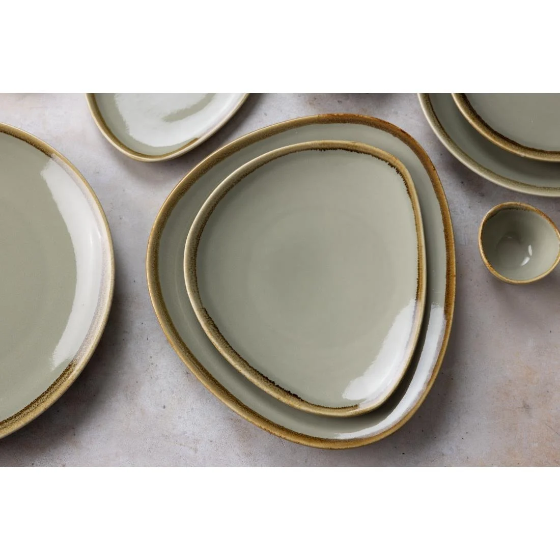 Olympia Kiln Triangular Plate Moss 280mm