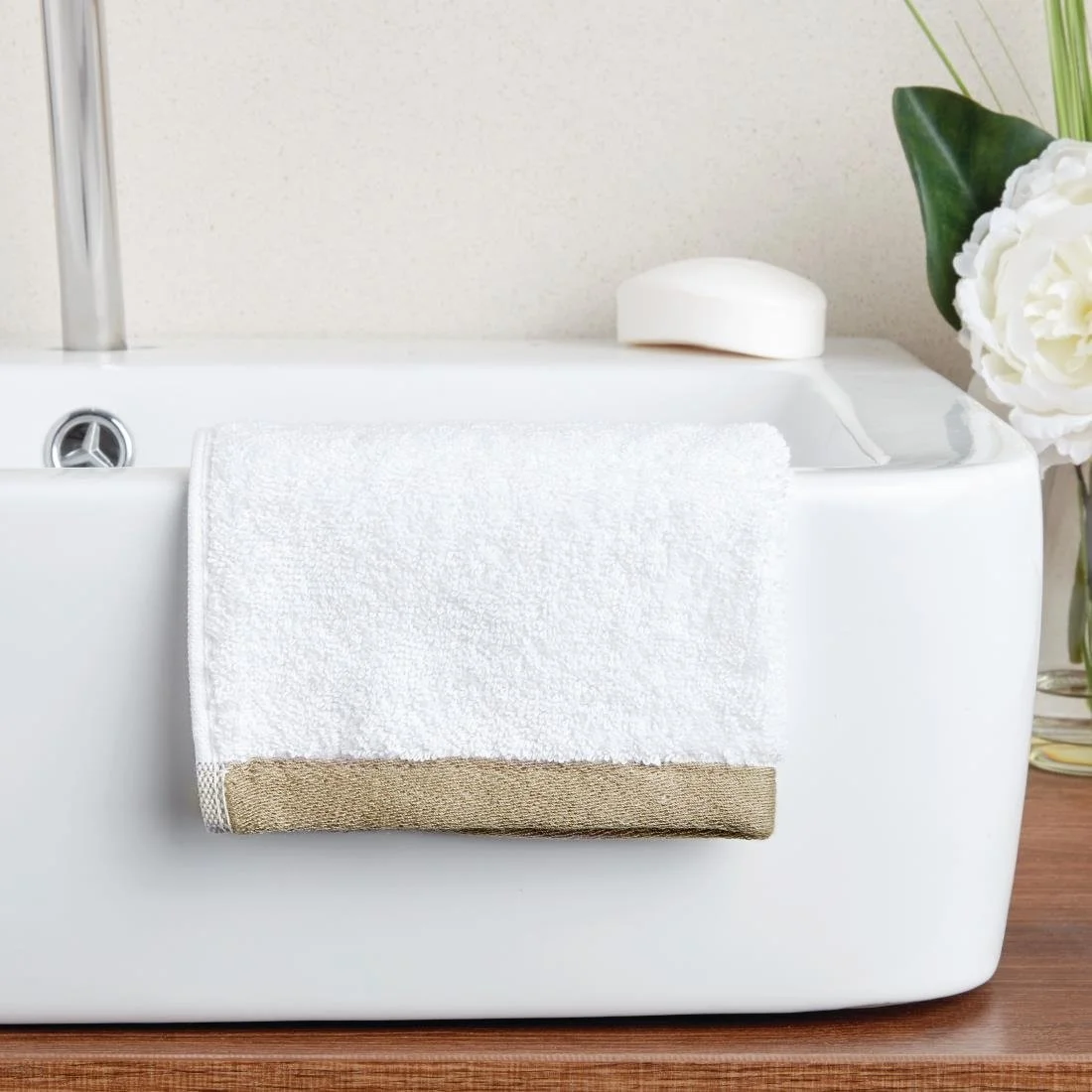 Mitre Heritage Ambassador Face Cloth White with Taupe Border - Image 1