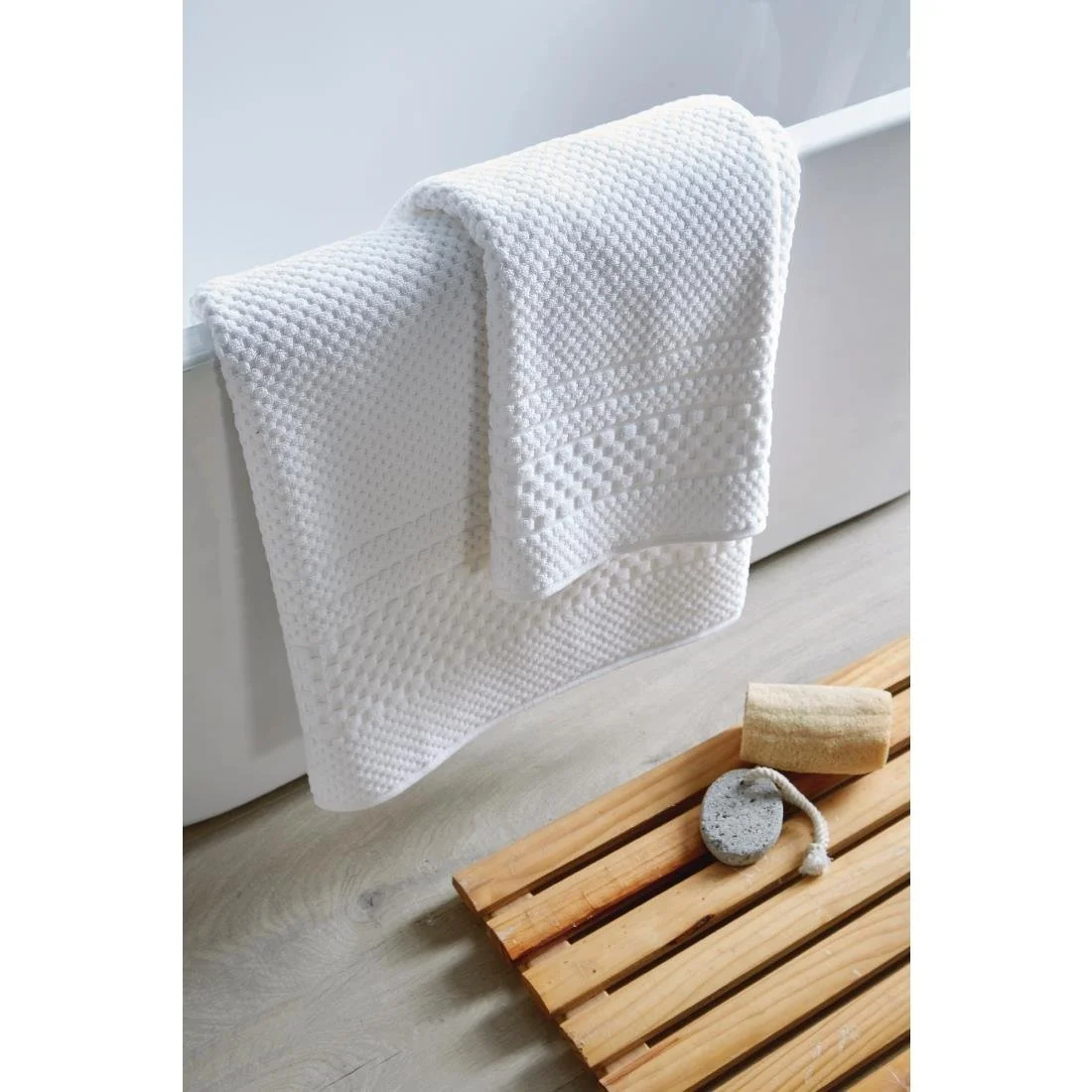 Mitre Heritage Chequers Bath Mat White - Image 7