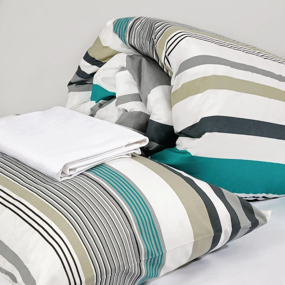 Mitre Essentials Madison Bedding Set Teal - Image 1