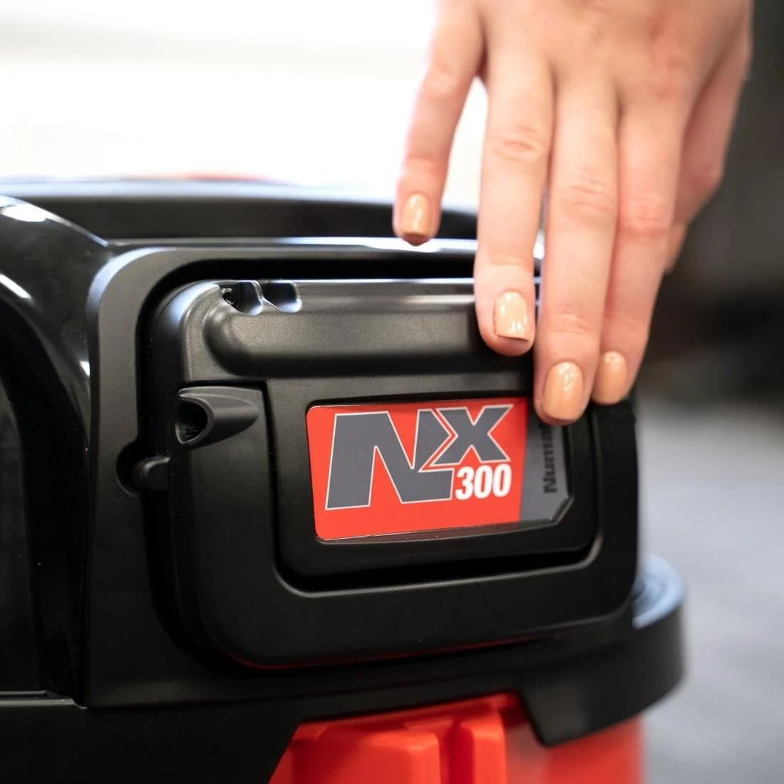 Numatic Pro Cordless Henry Vacuum NBV190NX - Image 9