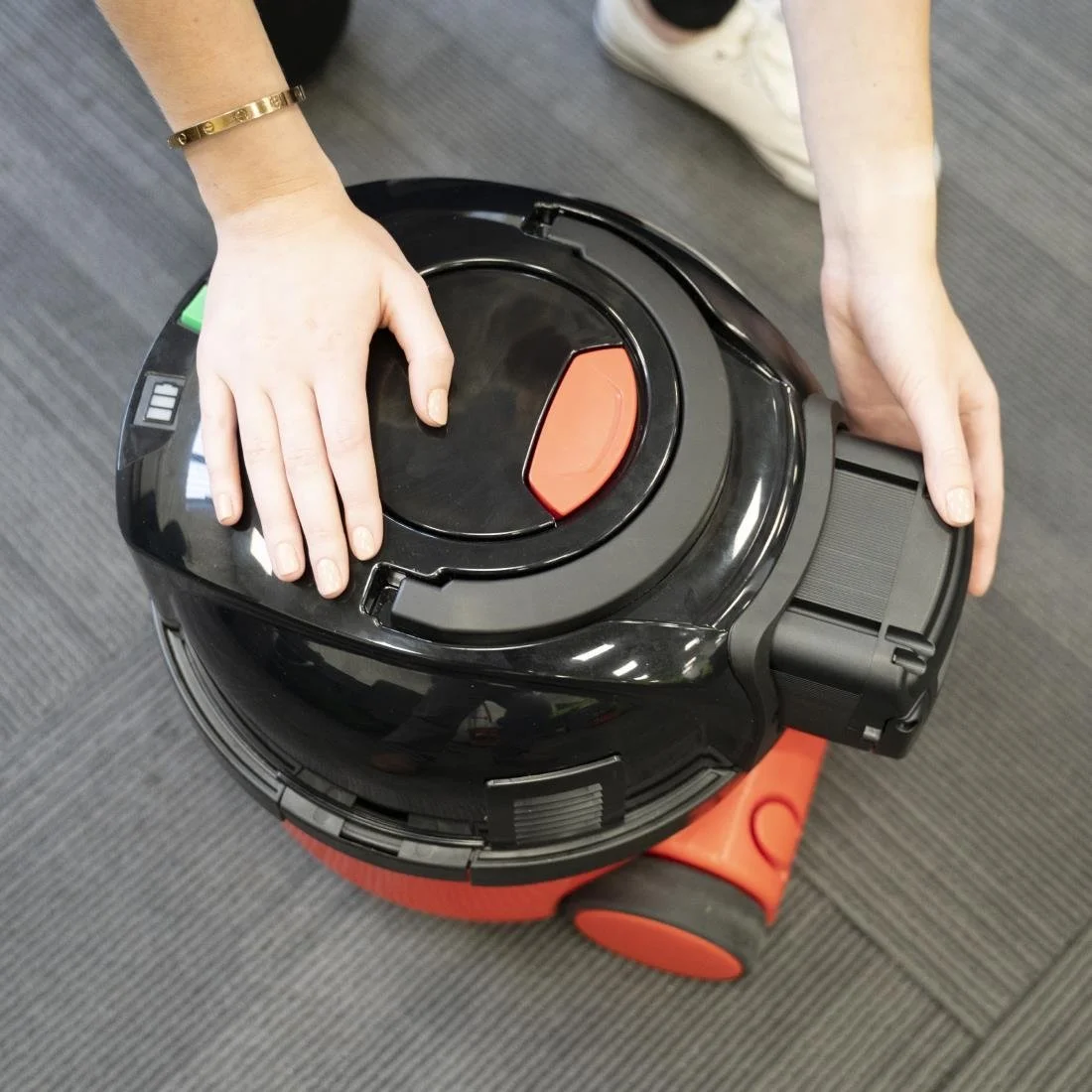 Numatic Pro Cordless Henry Vacuum NBV190NX - Image 15