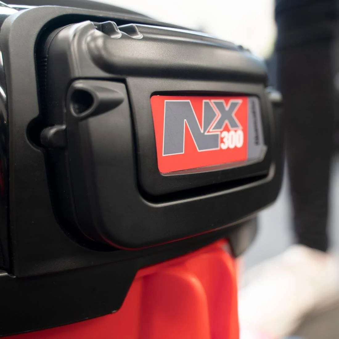 Numatic Pro Cordless Henry Vacuum NBV240NX - Image 5