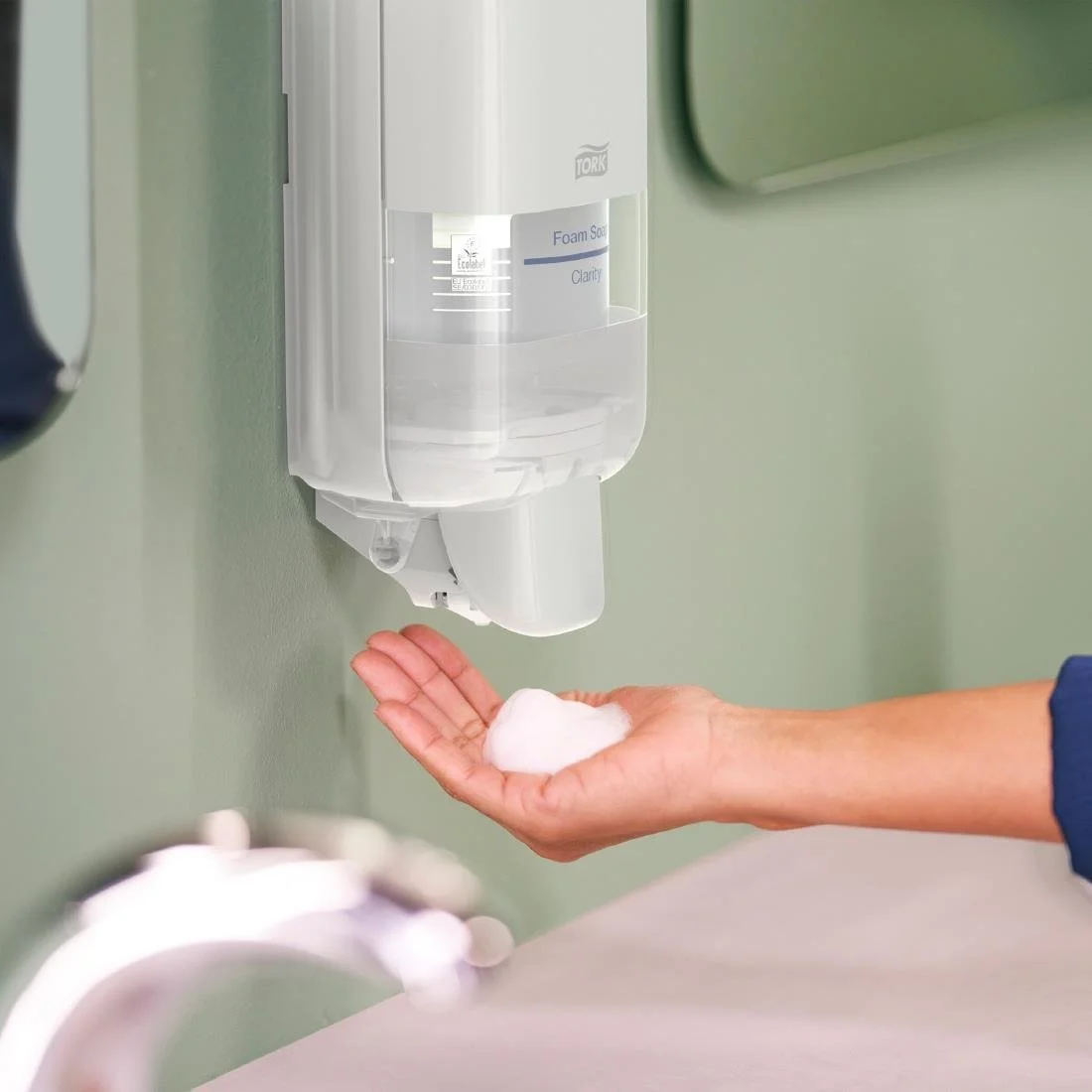 Tork Luxury Foam Soap (6 Pack) - Image 3