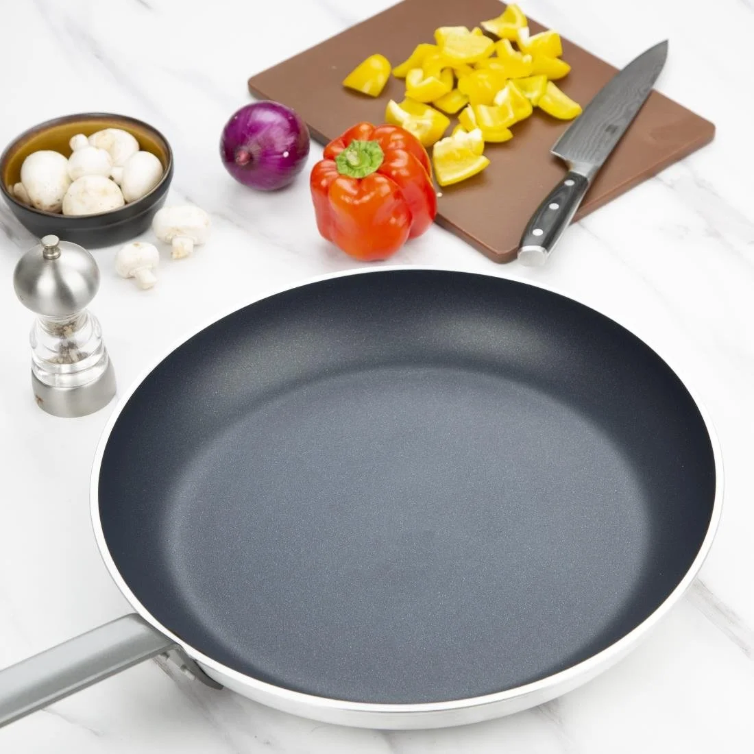Vogue Aluminium Non-Stick Teflon Frying Pan 40cm - Image 9