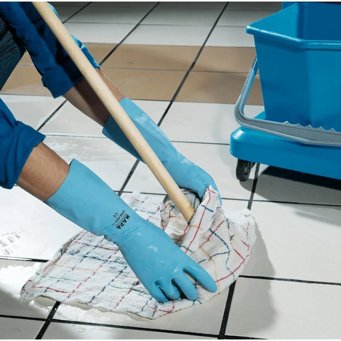 MAPA Vital 117 Liquid-Proof Light-Duty Janitorial Gloves Blue - Image 2