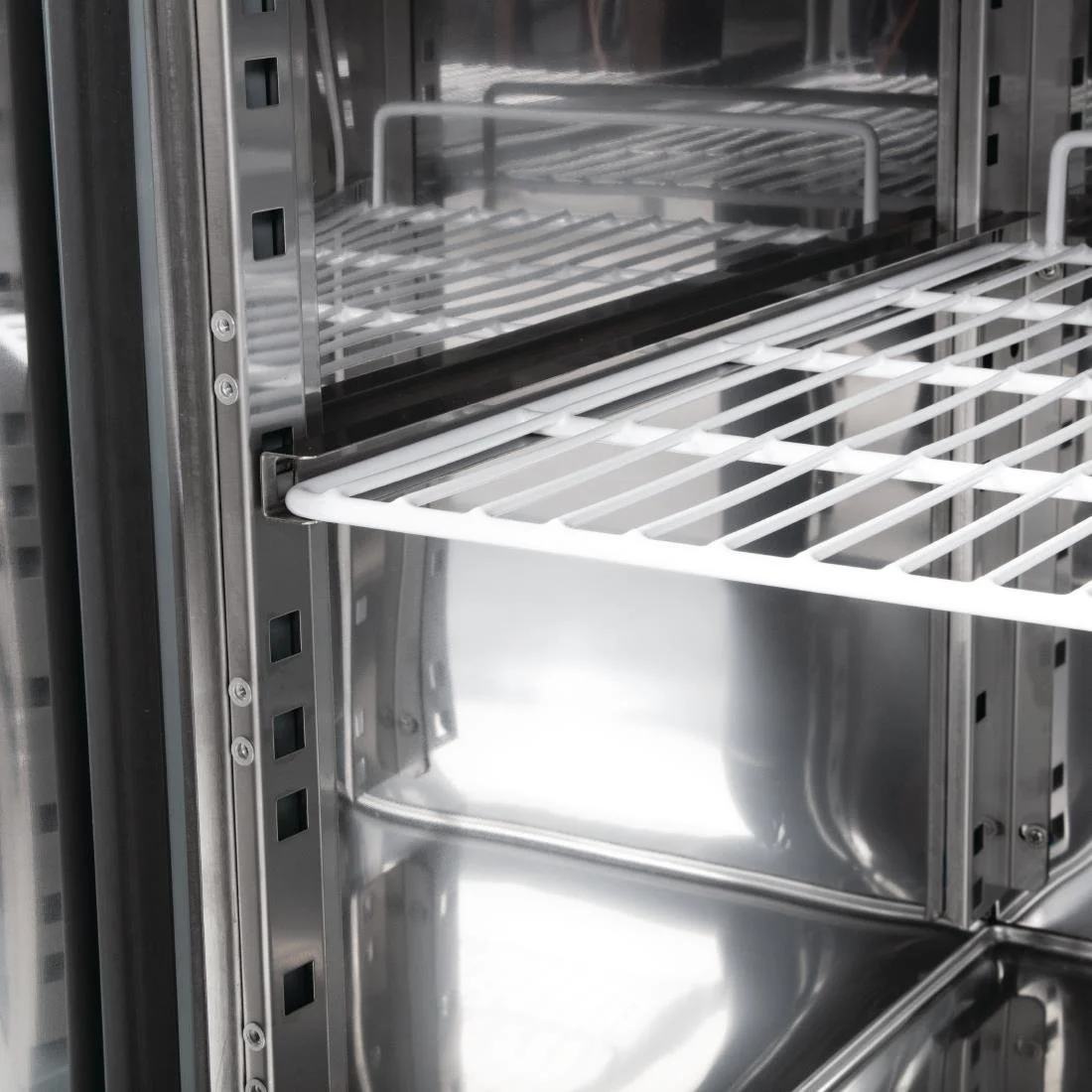 Polar U-Series Triple Door Counter Fridge 417Ltr - Image 11