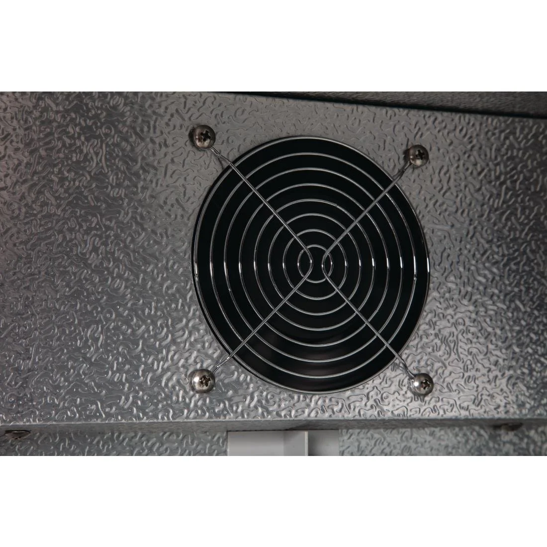 Polar G-series 850mm Triple Door Back Bar Cooler Solid Door 320 Ltr - Image 10