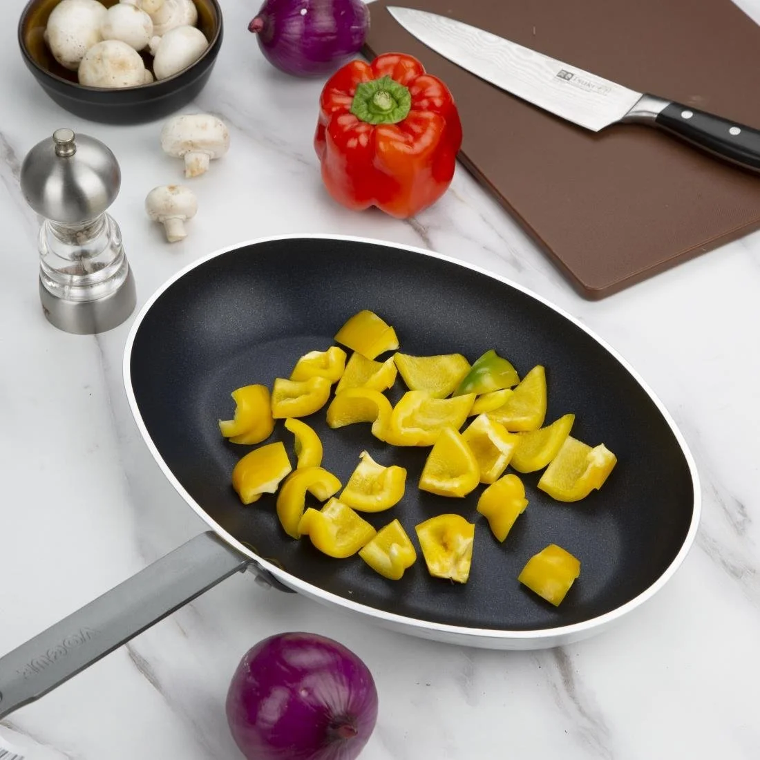 Vogue Aluminium Non-Stick Teflon Platinum Plus Oval Frying Pan 36cm - Image 7