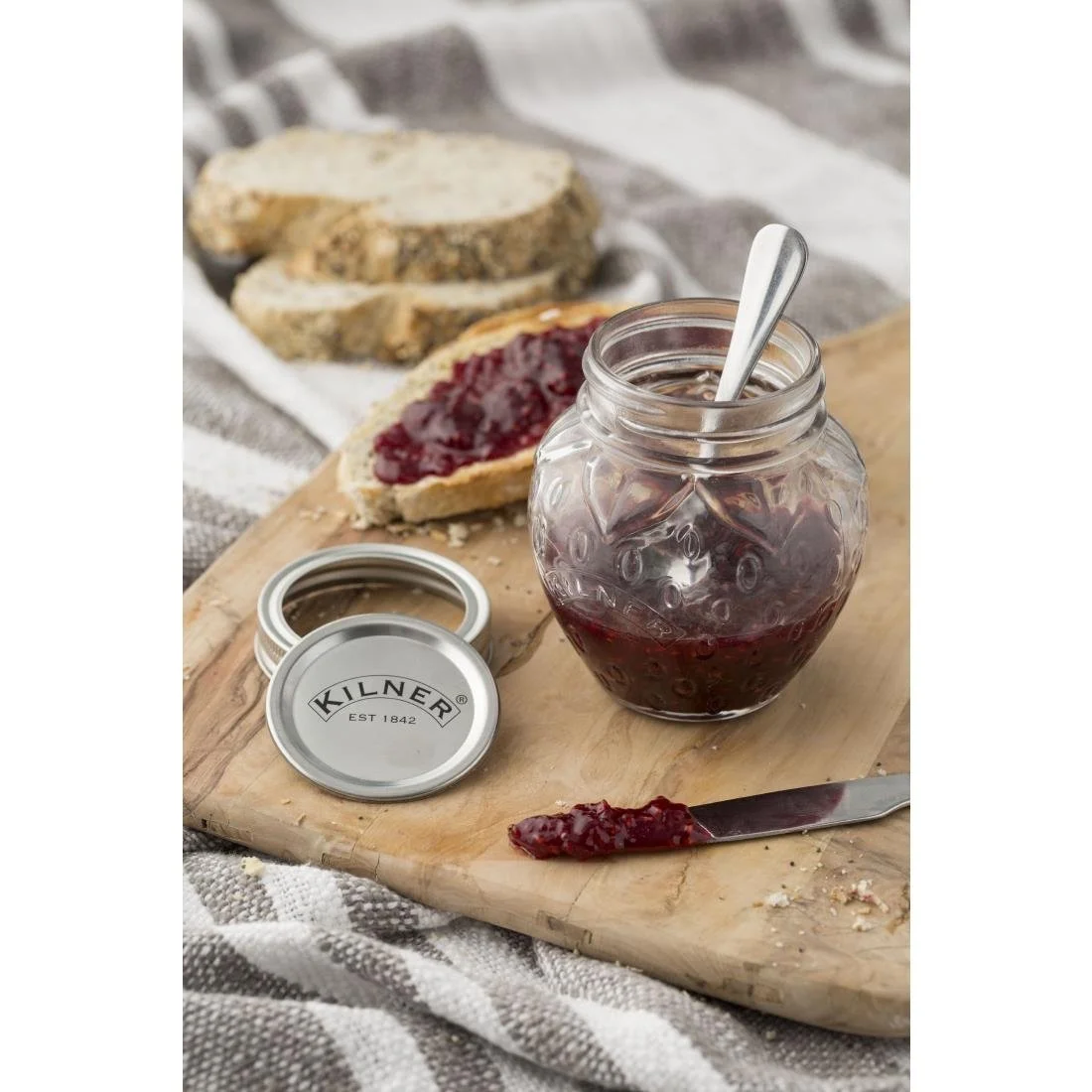 Kilner Strawberry Fruit Preserve Jar 400ml - Image 2