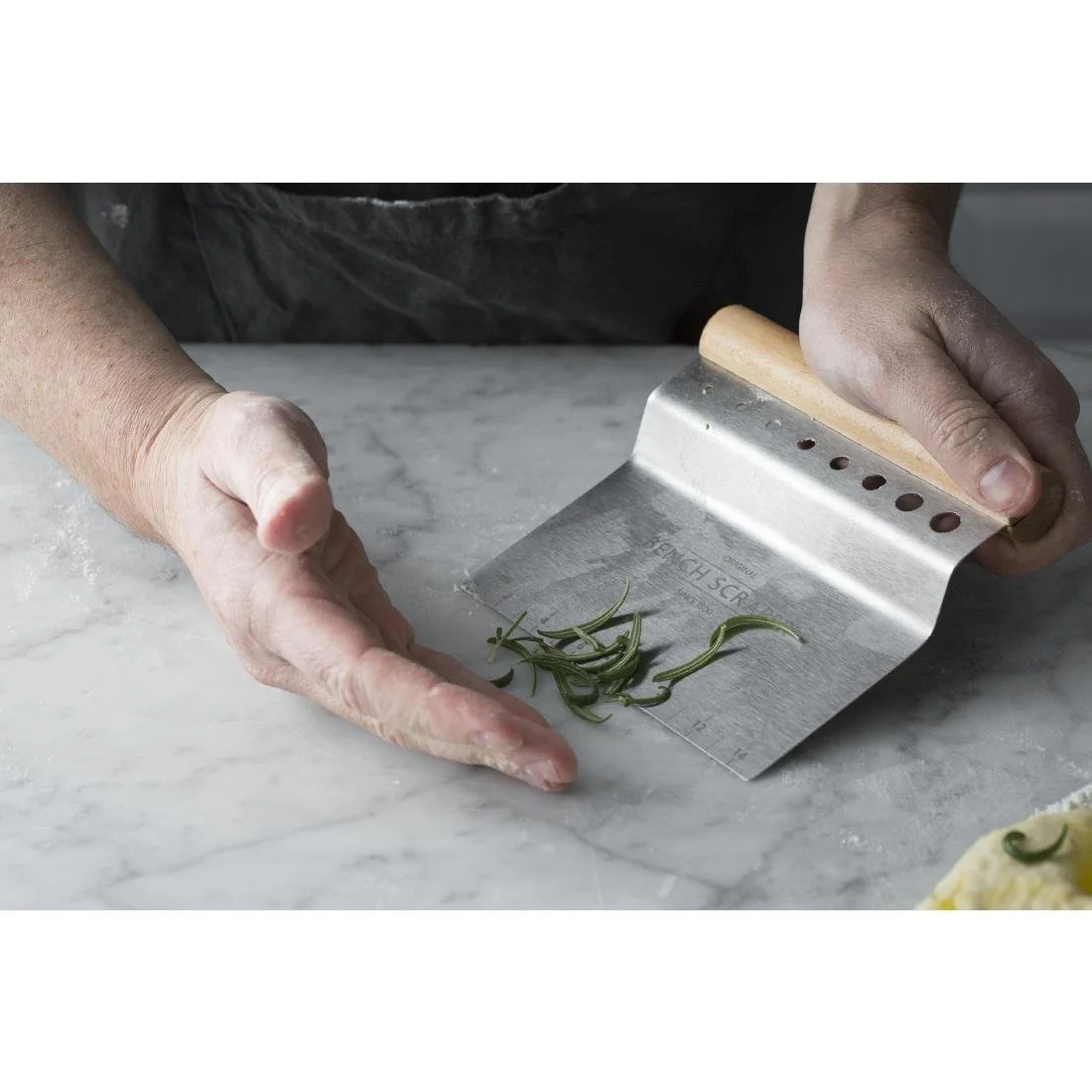 Mason Cash Innovative Kitchen 4-in-1 Bench Scraper - Image 5
