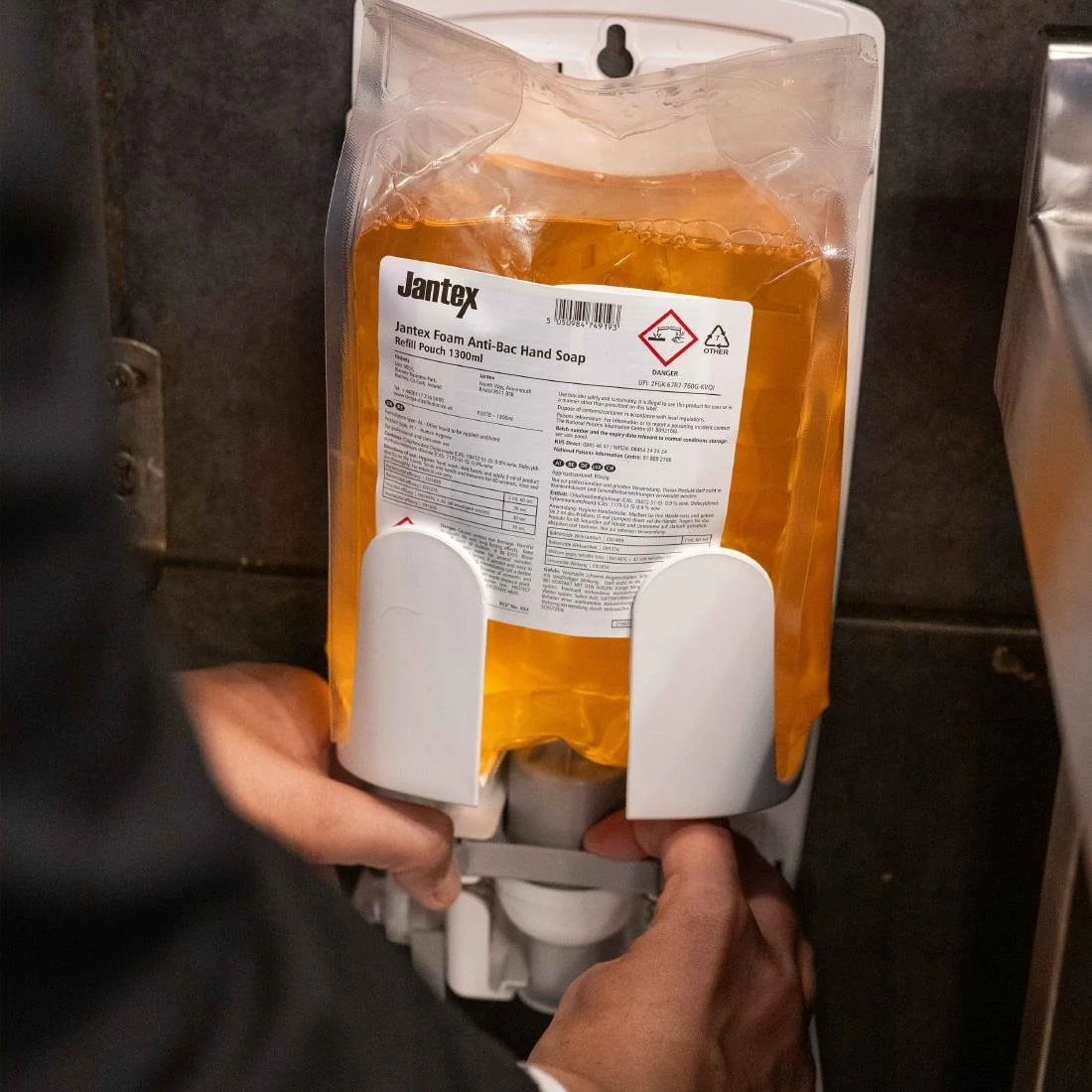 Jantex Foam Anti-Bacterial Hand Soap Refill Pouch 1300ml - Image 3