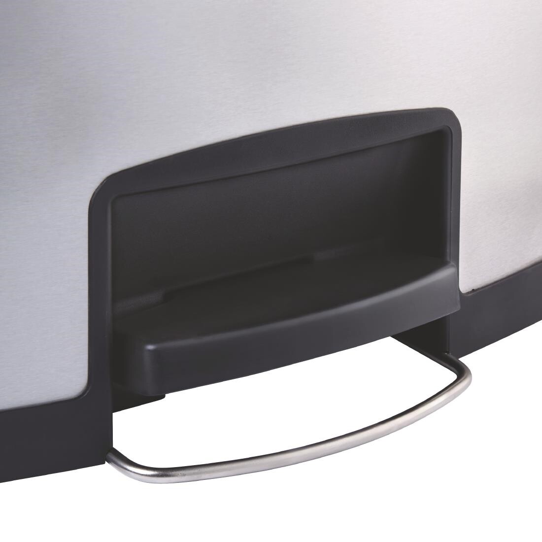 Rubbermaid Slim Jim Front Step on Stainless Steel 30L