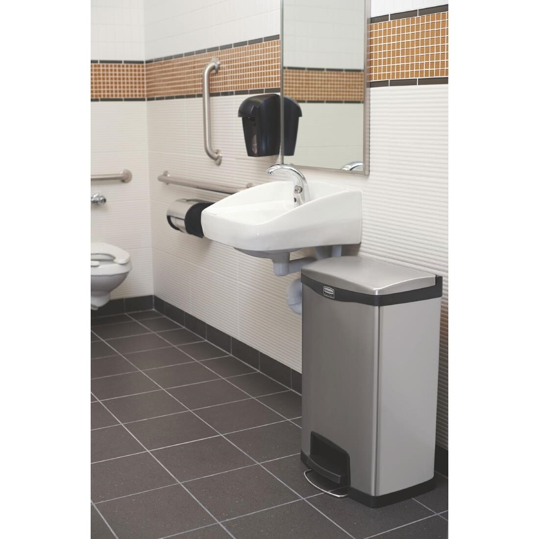 Rubbermaid Slim Jim Front Step on Stainless Steel 90L