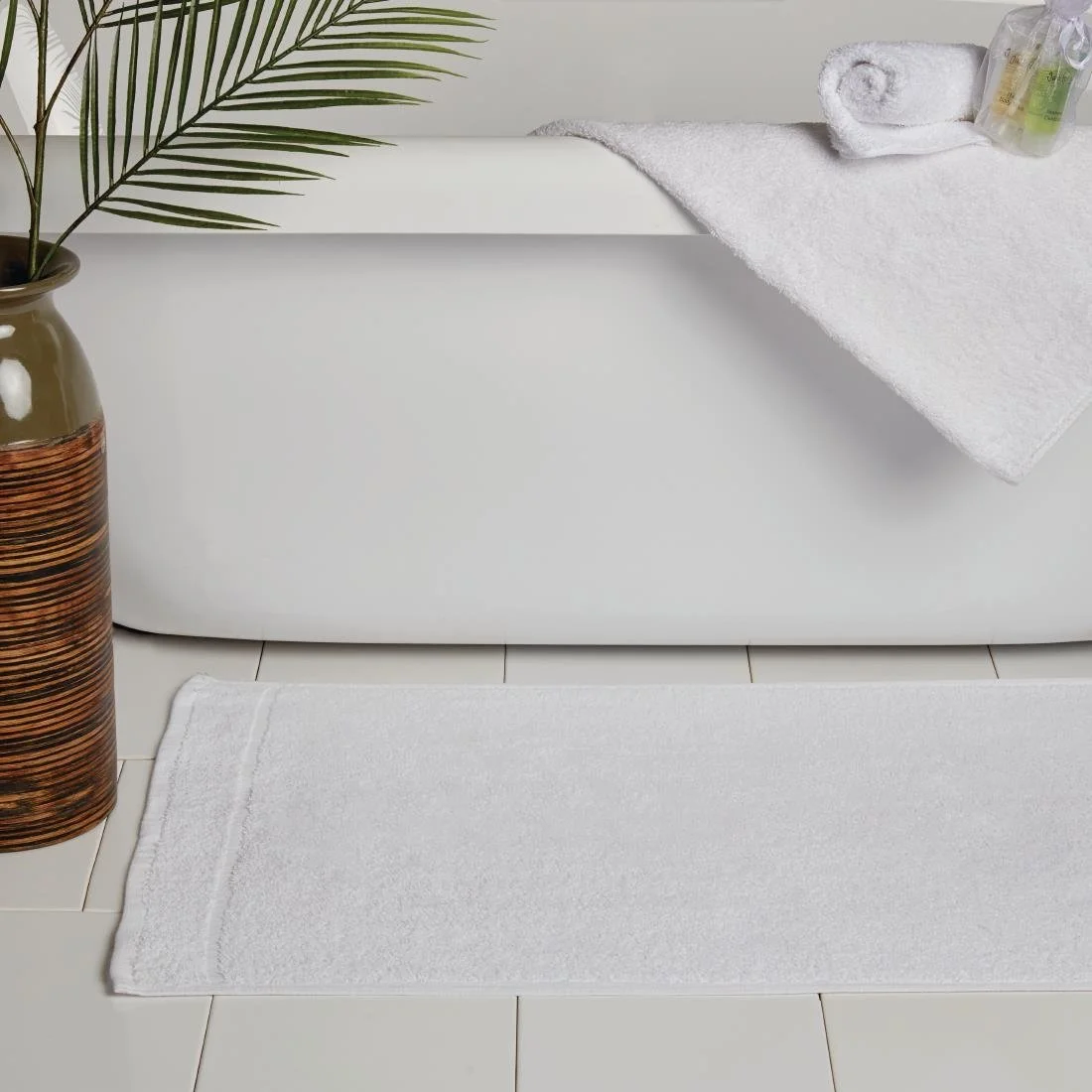 Mitre Heritage Hampton Bath Mat - Image 1