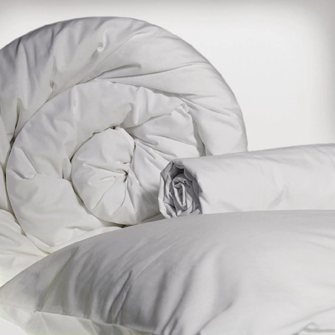 Mitre Essentials Spectrum Bedding Set White - Image 1