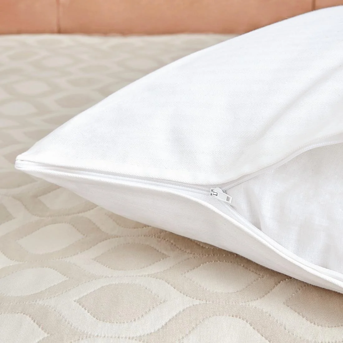 Luxury Pillowshield Zipped Pillow Protector - Image 2