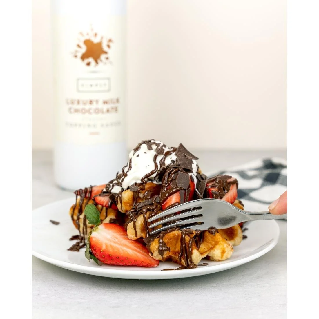 Simply Luxury Milk Chocolate Topping Sauce 1kg - Image 9