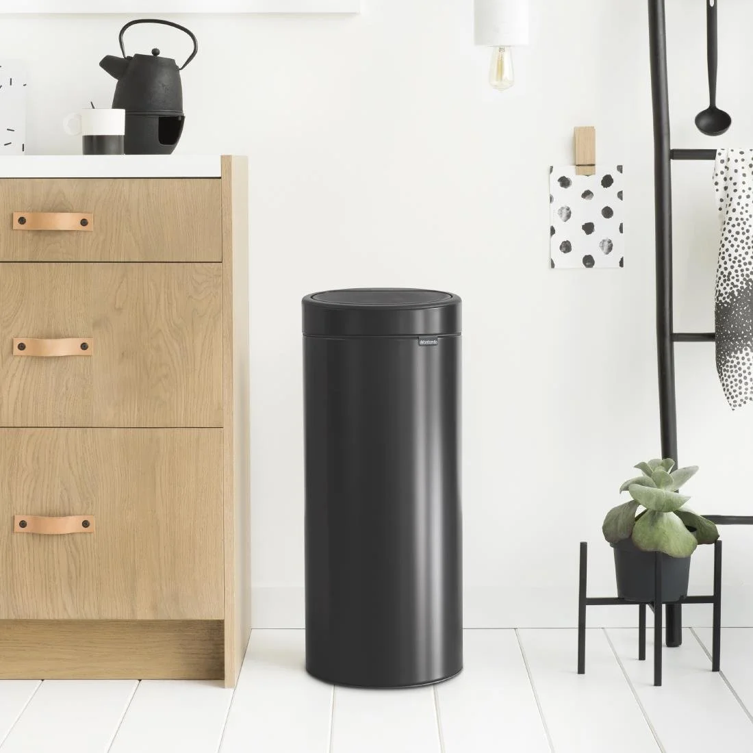 Brabantia Touch Bin Matt Black 30Ltr - Image 3