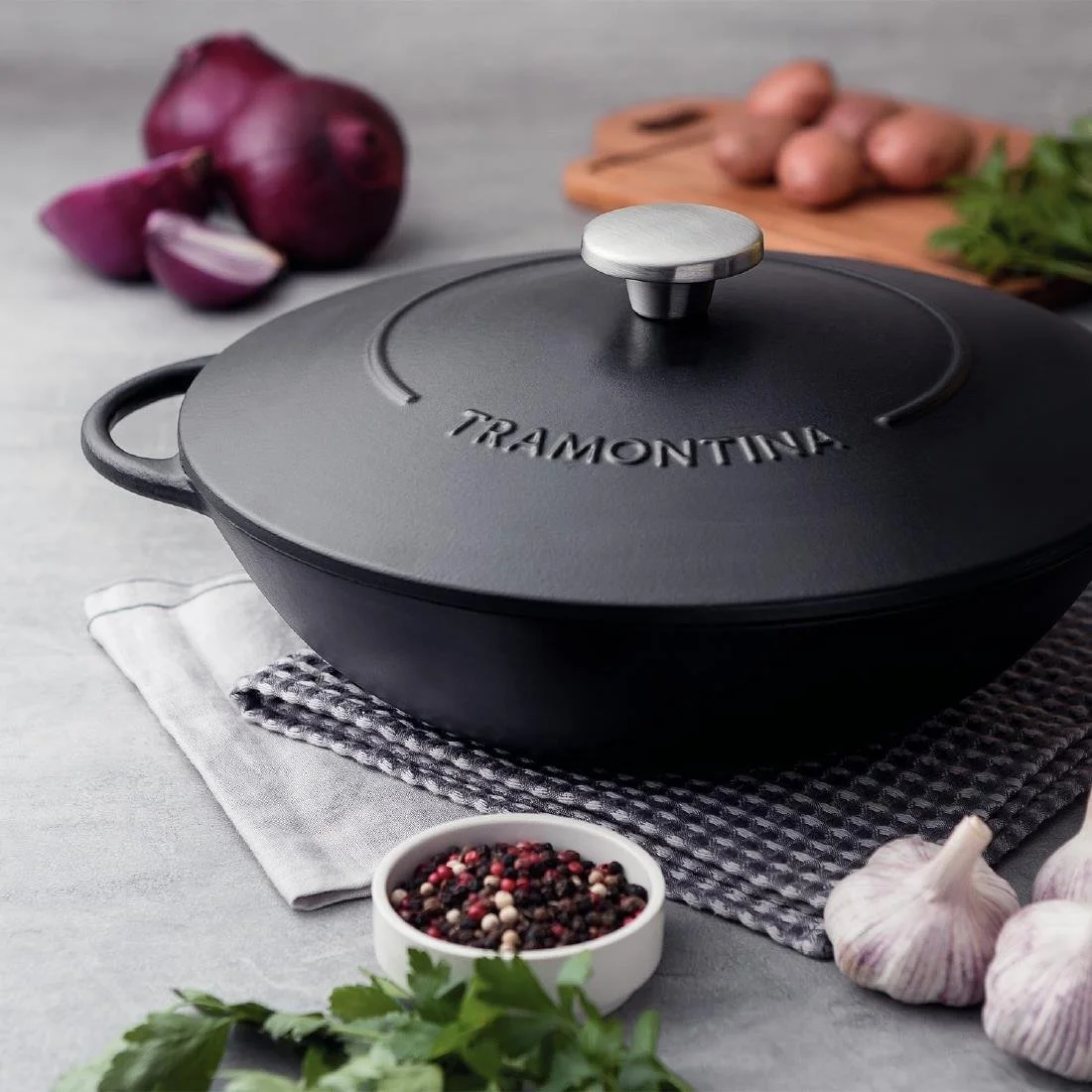 Tramontina Enamel Cast Iron Wok 32cm - Image 4