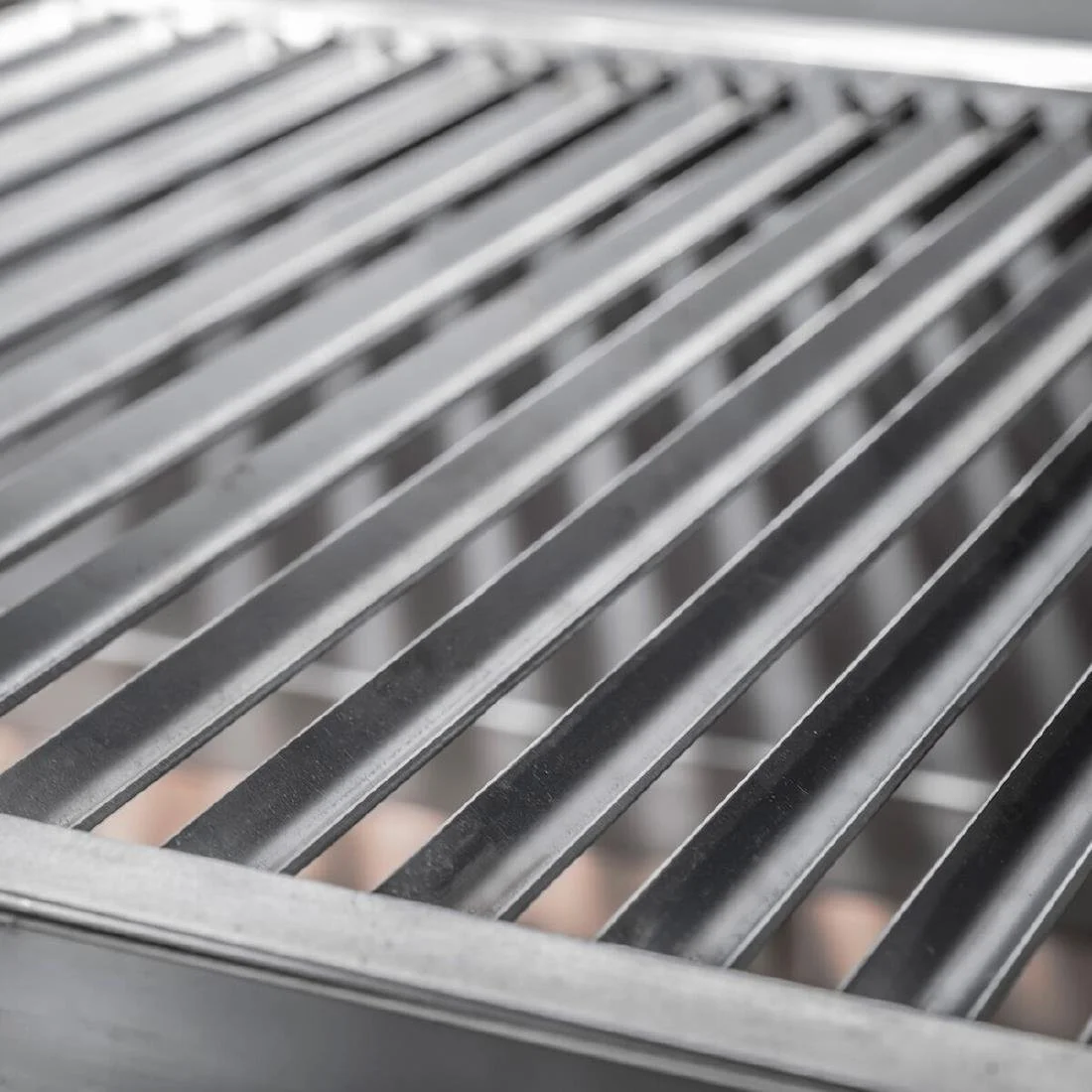 Pujadas Countertop Open Grill with V-Shaped Bars and Refractory Base 8581001B - Image 2