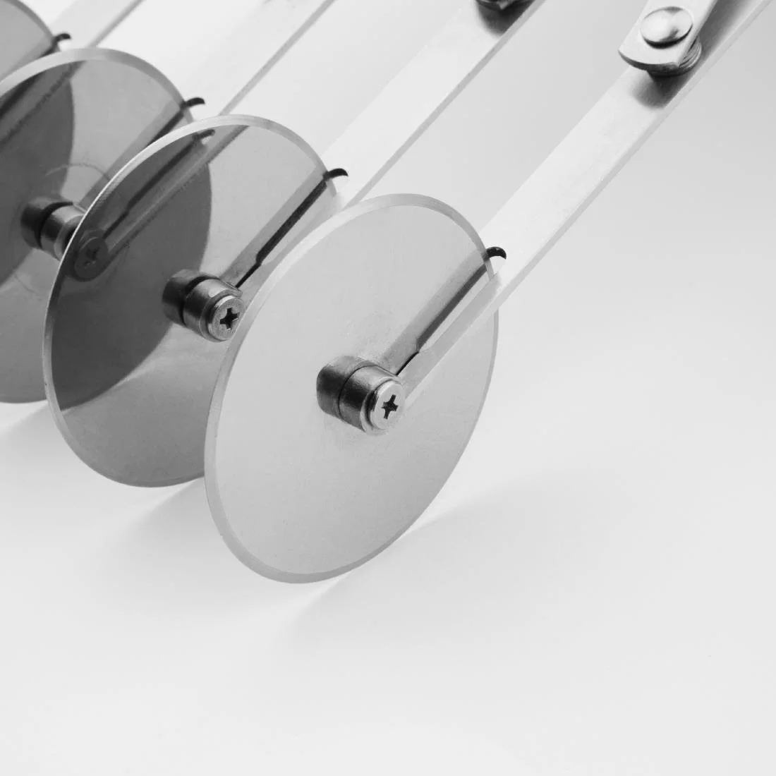 Vogue 5 Wheel Dough Cutter - Image 3