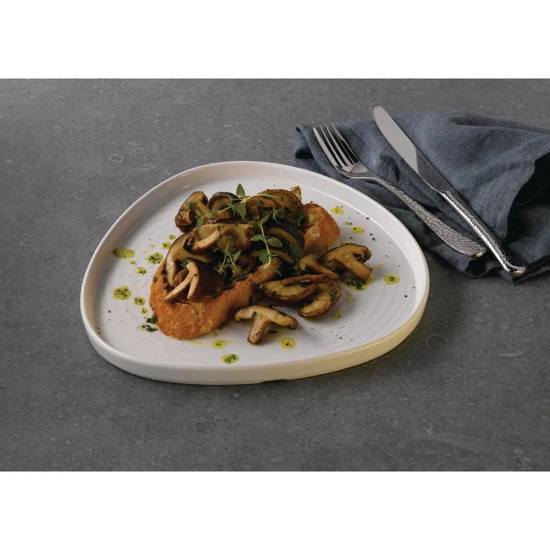 Churchill White Triangle Walled Chef Plates 200mm (6 Pack) - Image 3