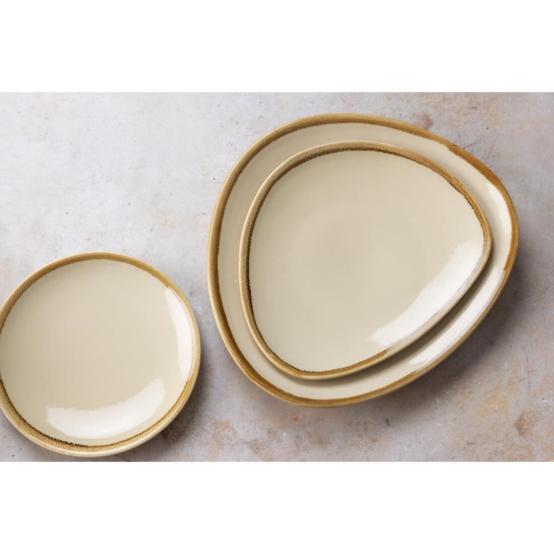 Olympia Kiln Triangular Plate Sandstone 230mm