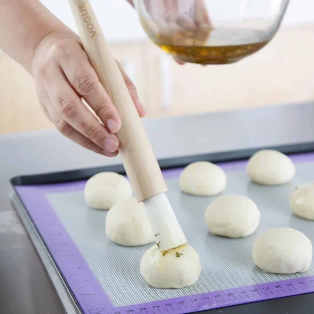 Vogue Wooden Handle Round Pastry Brush 25mm - Image 5