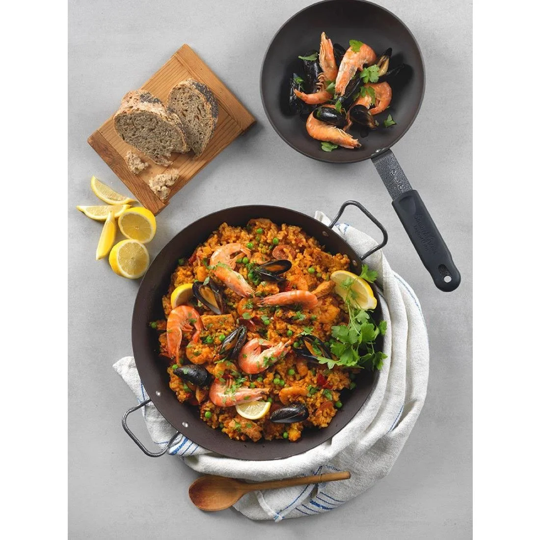 Samuel Groves Professional Seasoned Carbon Steel Paella Pan 35cm - Image 2