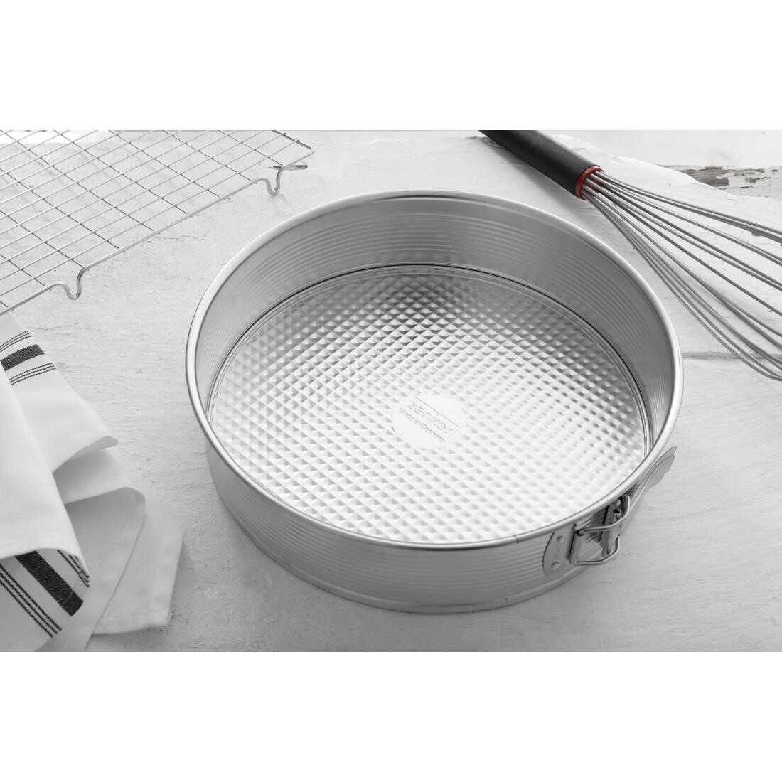 Spring Form Round Cake Tin 28cm