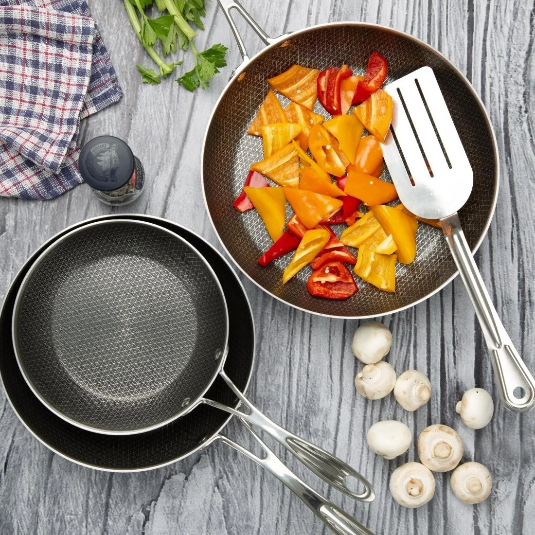 Vogue Tri-Shield Stainless Steel Frying Pan with Clad Coating 20cm - Image 7