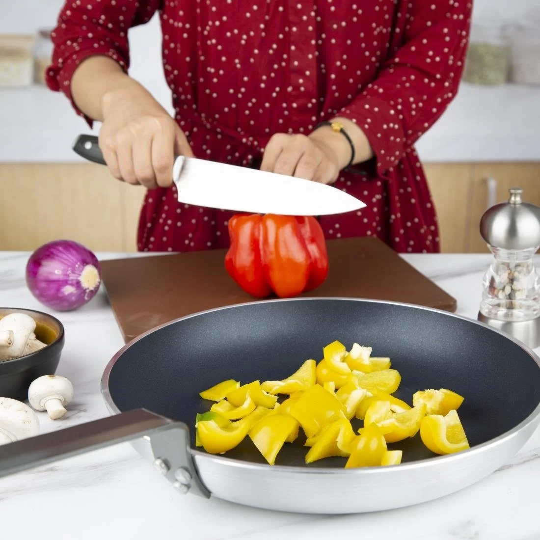 Vogue Aluminium Non-stick Teflon Platinum Plus Frying Pan 32cm - Image 7